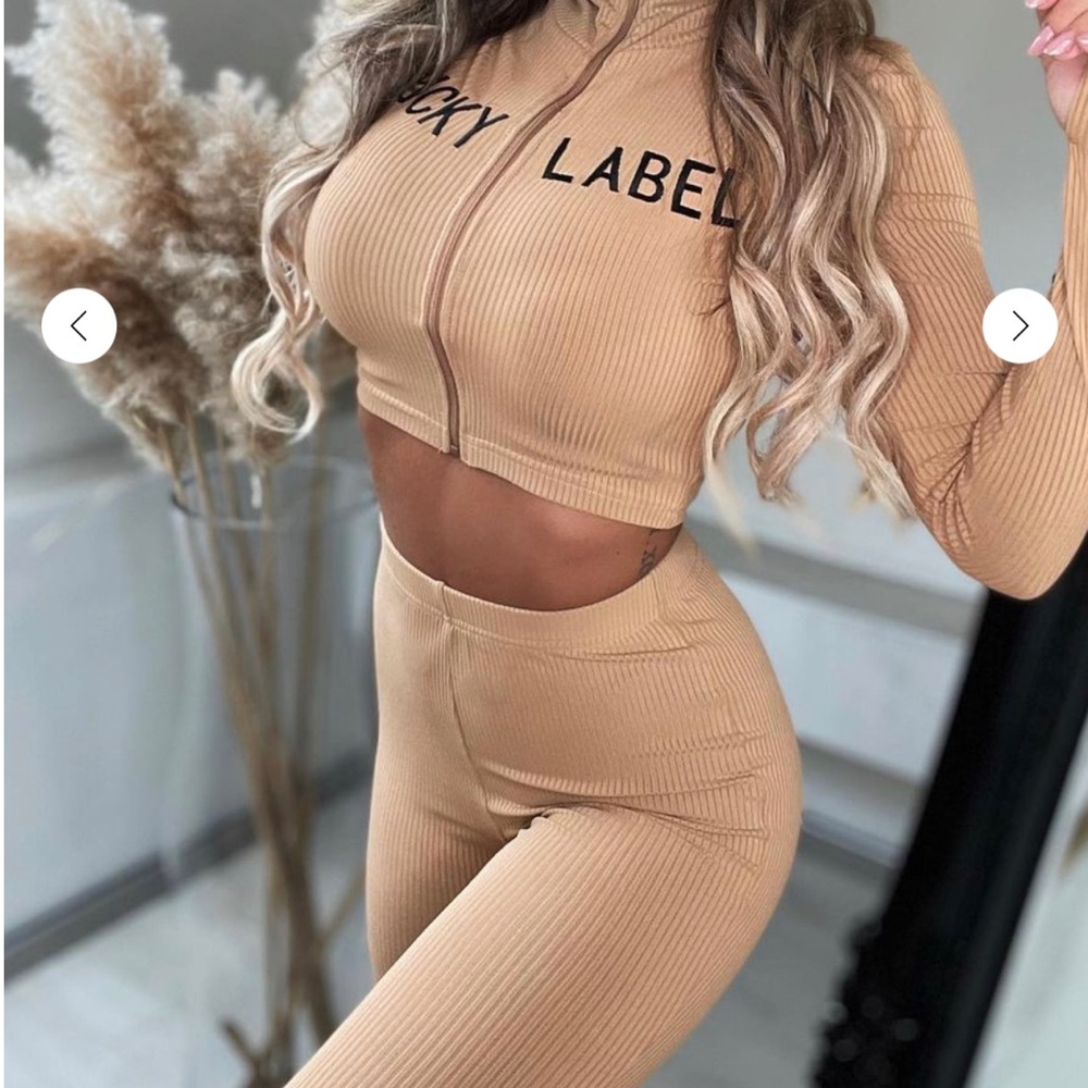 LUCKY LABEL Camel Logo Legging Set. Size: Medium (NEW, Never Worn)